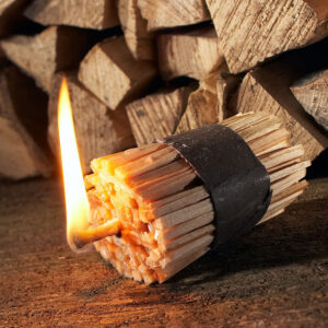 Produktfoto k-lumet Feueranzünder mit Flamme am Docht