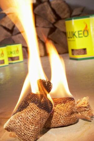 Lueko Feueranzünder brennt