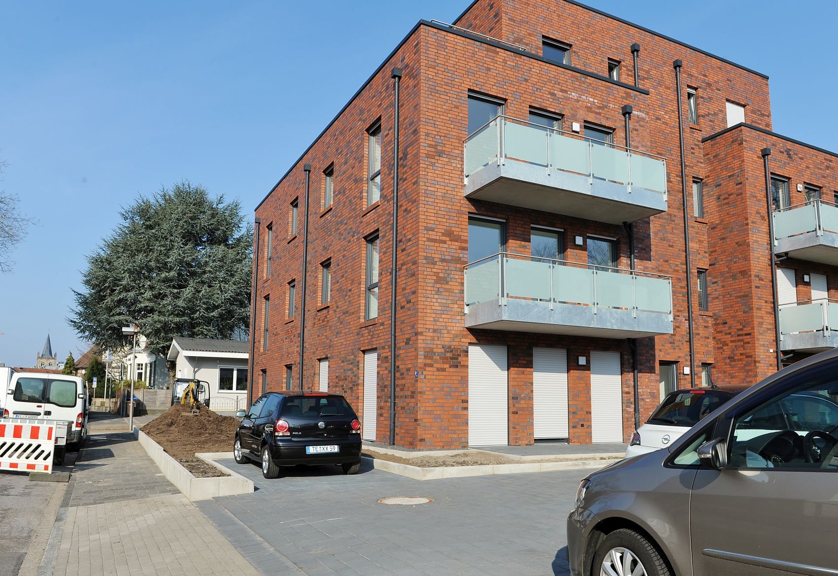 MärzUphofGebäude2online